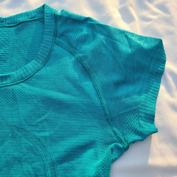 Lululemon Run: Swiftly Tech Short Sleeve - Surge Teal - Size 2 - Picture 3 of 15